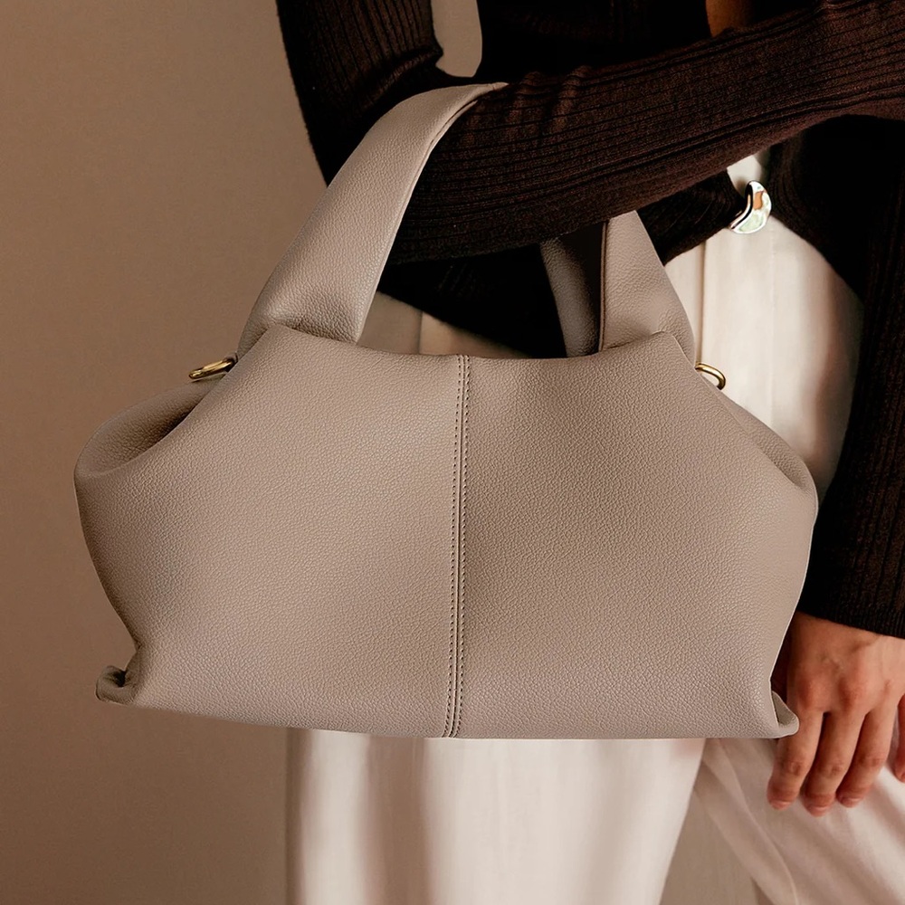 Commense Plain Detailed Dumpling Bag